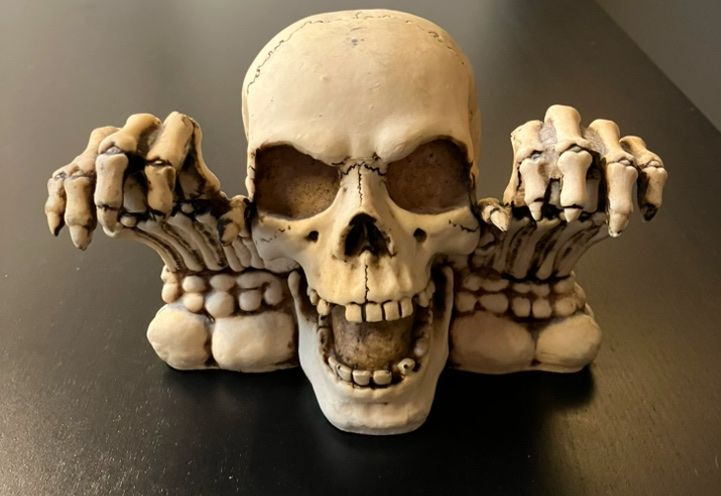Statuette: Deko Totenkopf mit Händen – Usato da Rain venduto da gab_q6jb