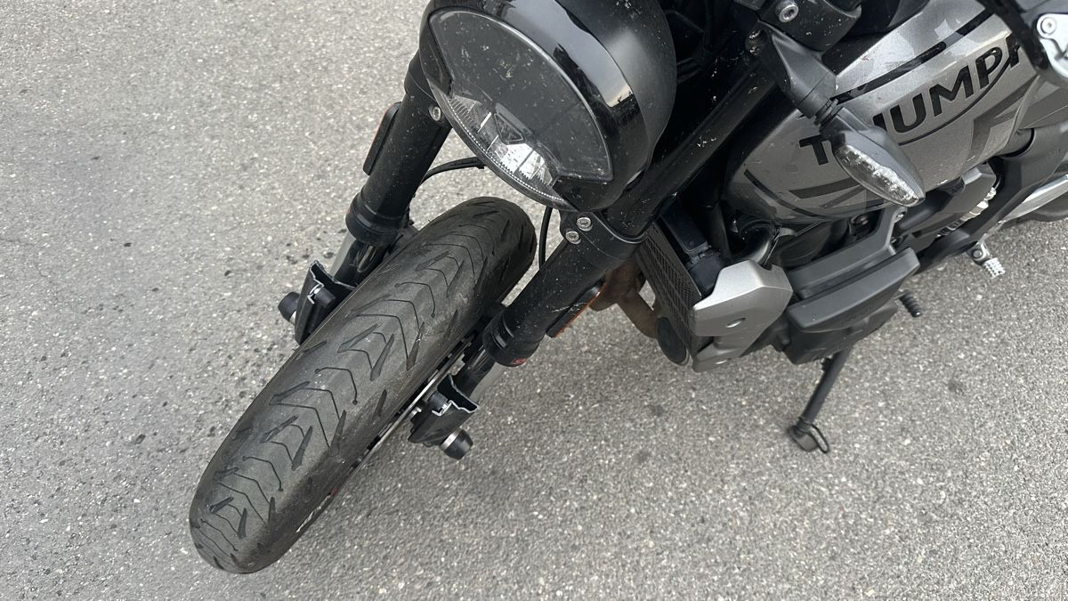 Triumph Strasse: Trimph Trident 660 ACCIDENTEE (2021) – Defekt aus Crissier von hadrien_lp 4