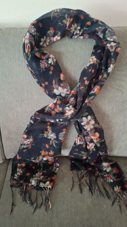 Damen Schal dunkelblau Blumenmuster