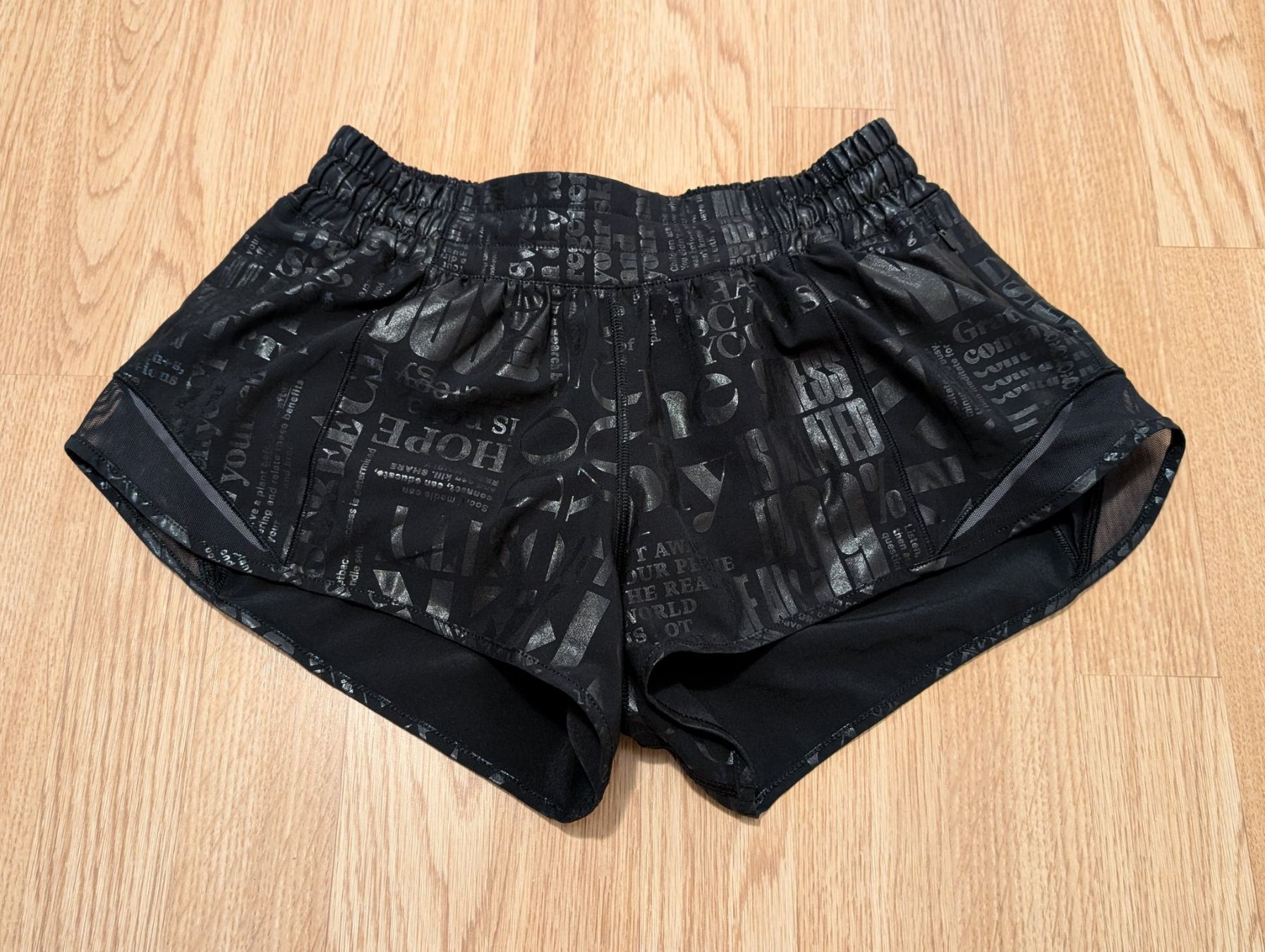Pantaloni: LULULEMON Shorts Grösse 6 – Usato da Zürich venduto da Good_old_days