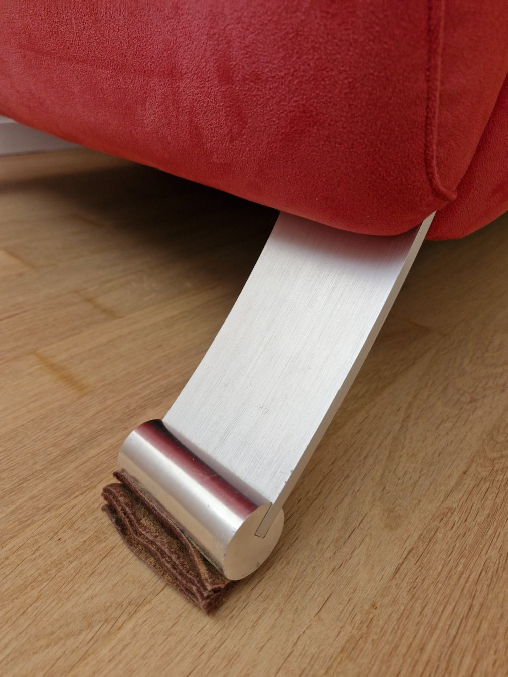 Manufactum Divani: Rotes gemütliches Sofa, gut erhalten. – Usato da Obernau venduto da flipflop09 3