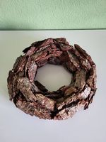 schöner Kranz aus Baumrinde