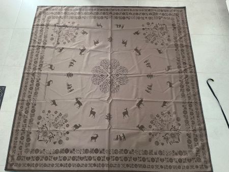 Très jolie nappe 170x170
