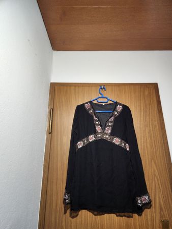 Tunique noire en soie avec broderies taille M/L 