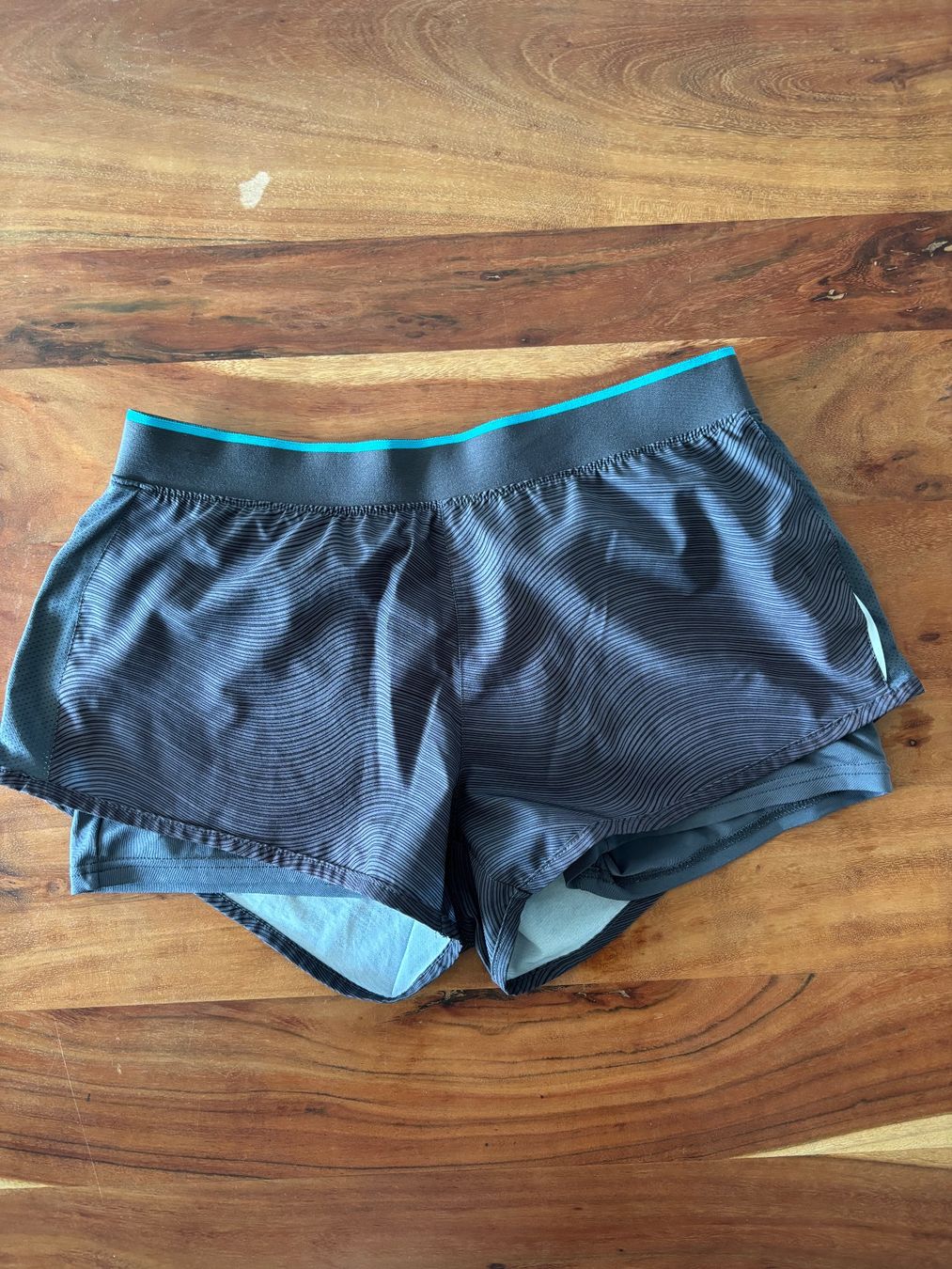 Hosen: Shorts Damen Gr 38 – Gebraucht aus Glattpark(Opfikon) von Mrs.R0bins0n 1