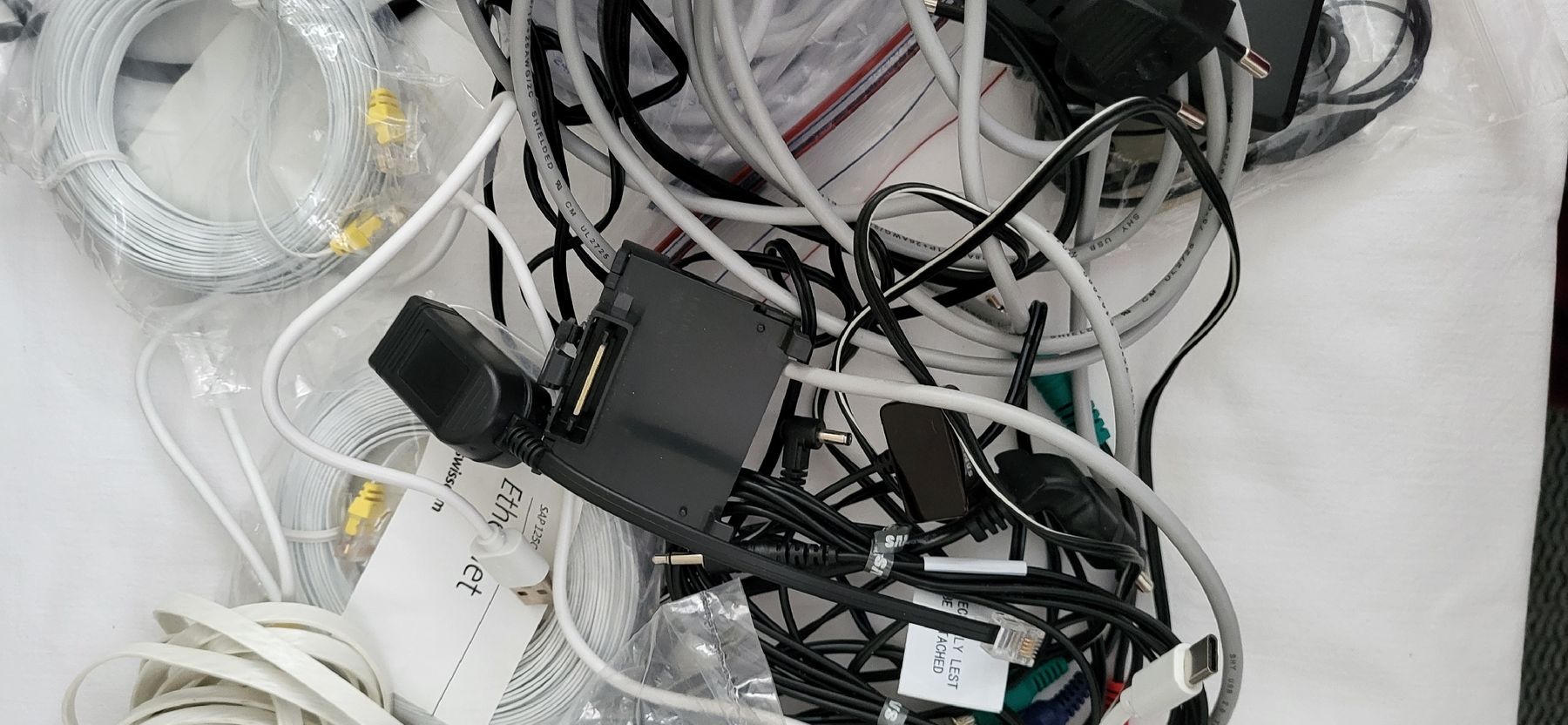 Cavi: Div. Kabel, Adapter etc. (ca. 2kg) – Usato da Spiez venduto da Lotta2 2