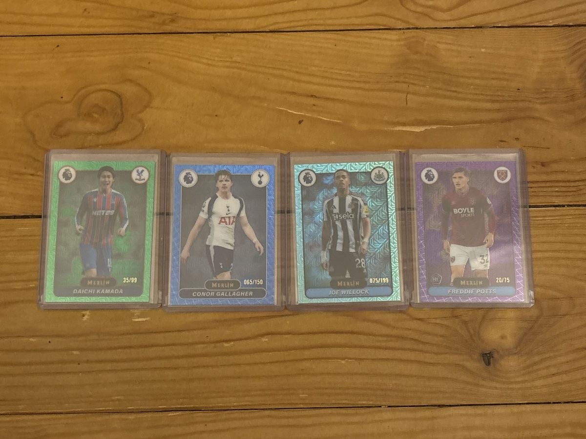 Topps Carte collezionabili: 4x TOPPS MERLIN NUMBERED CARDS  – Nuovo e nell'imballaggio originale da Zürich venduto da tim_6zmb