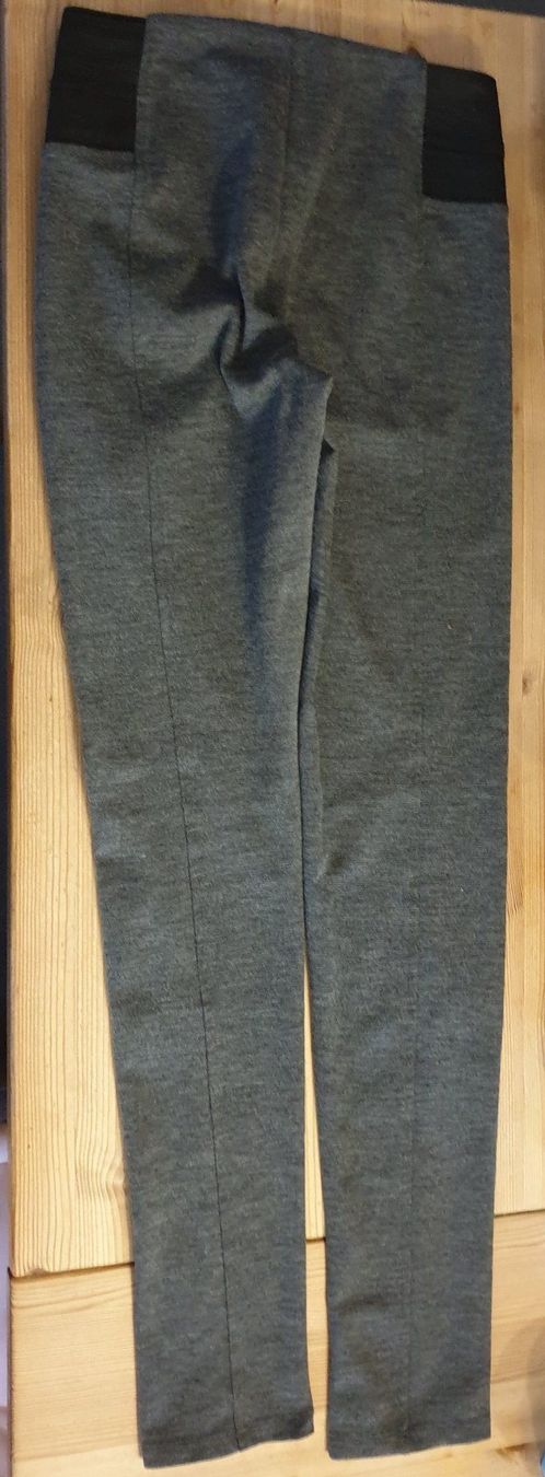 Pantaloni: Hose Mädchen grau Gr. 140/146 – Usato da Beinwil Freiamt venduto da tafa8 1
