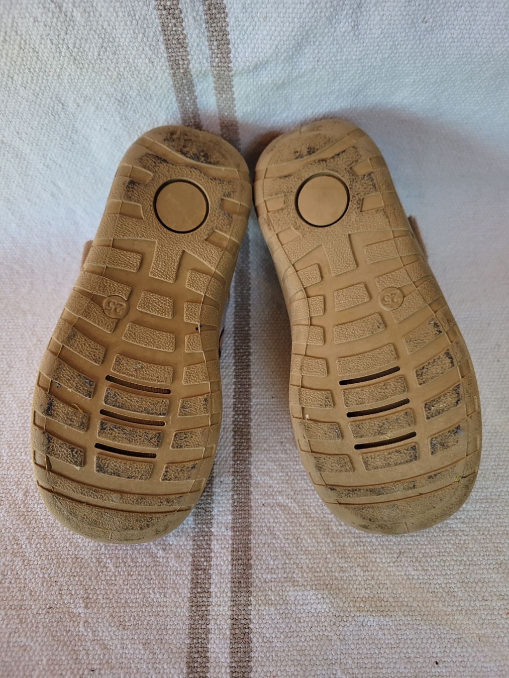 Schuhe für Jungen: pantoufles taille 25 – Gebraucht aus Neuchâtel von valerizette 3