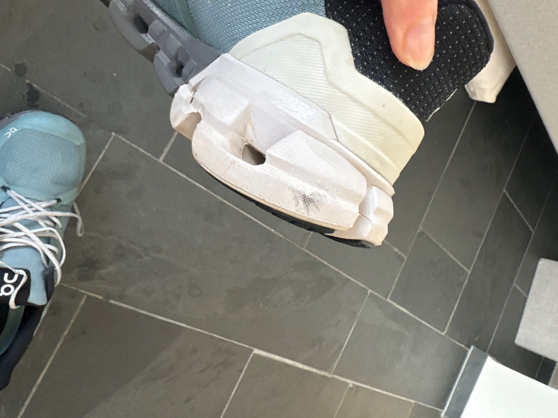 On Damenschuhe: On Cloudventure Waterproof Damen Gr. 40.5 – Gebraucht aus Mürren von mic_jv28 5
