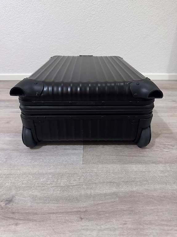 Rimowa Valigie: Rimowa Cabin Stealth Alu – Usato da Gais venduto da luk_2skm 3