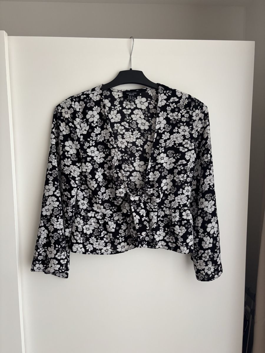 New Look Blusen: Bluse mit Blumenmuster – Gebraucht aus Winterthur von leimaj