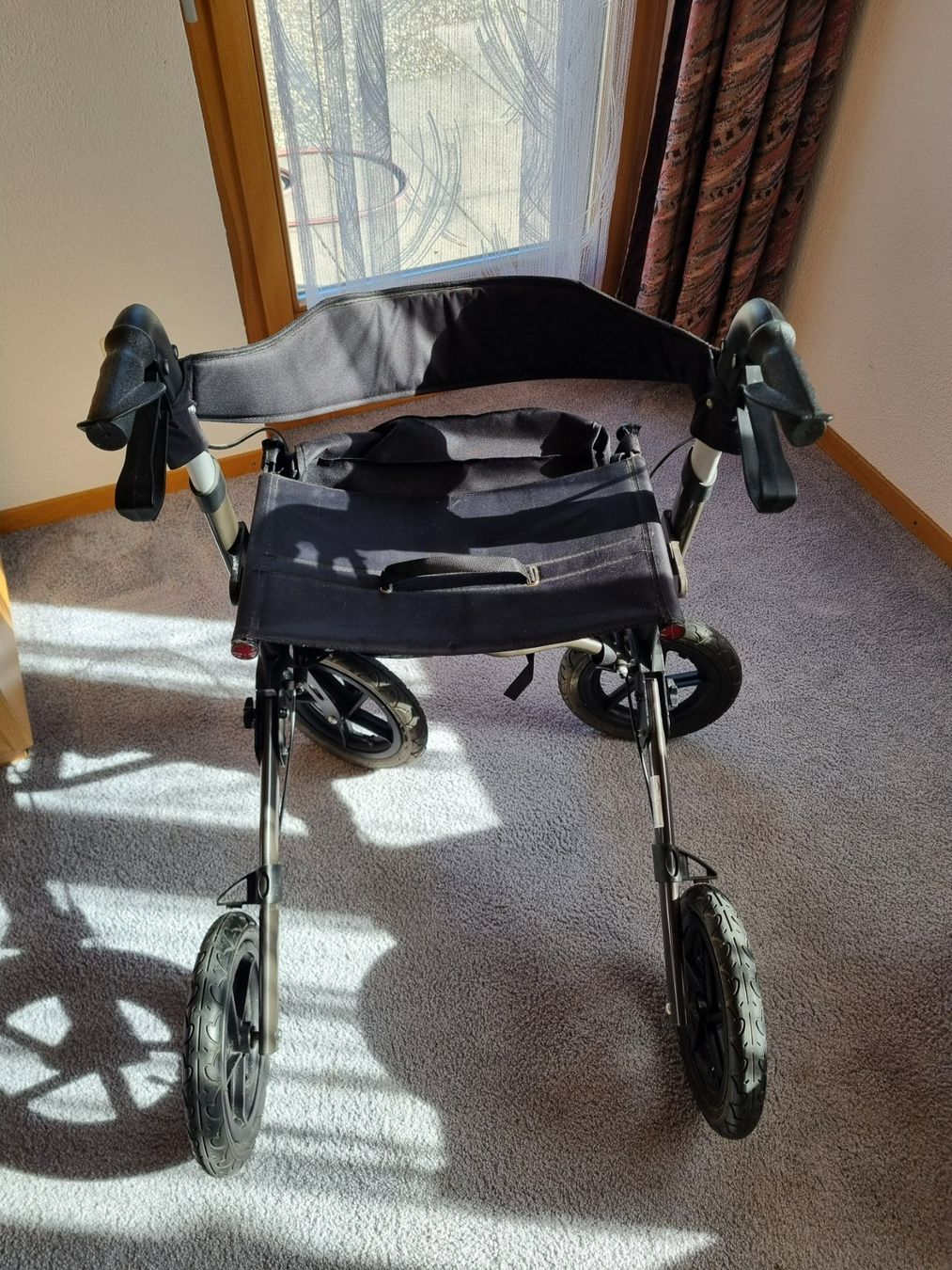 Aides à la marche: Rollator – D'occasion à Rheinklingen par Weinberg14