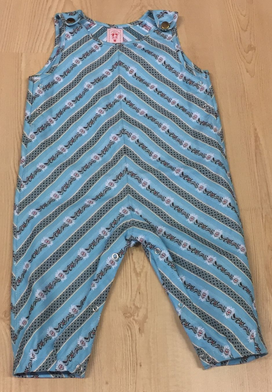 Pagliaccetti: Latzhose Edelweiss Gr. 68/74 - NEU – Nuovo e nell'imballaggio originale da Delley venduto da Schwiizy