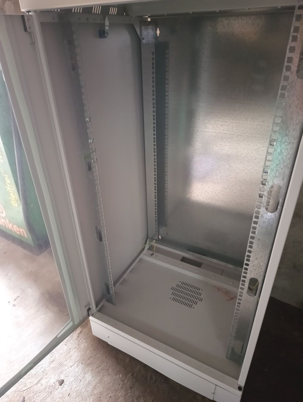 Custodie: Serveur informatique Tecnosteel – Usato da St imier venduto da Rieju23 1