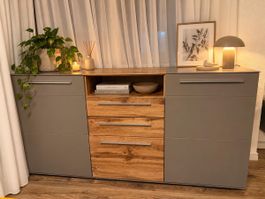 Sideboard grau Holzoptik mit Schubladen guter Zustand