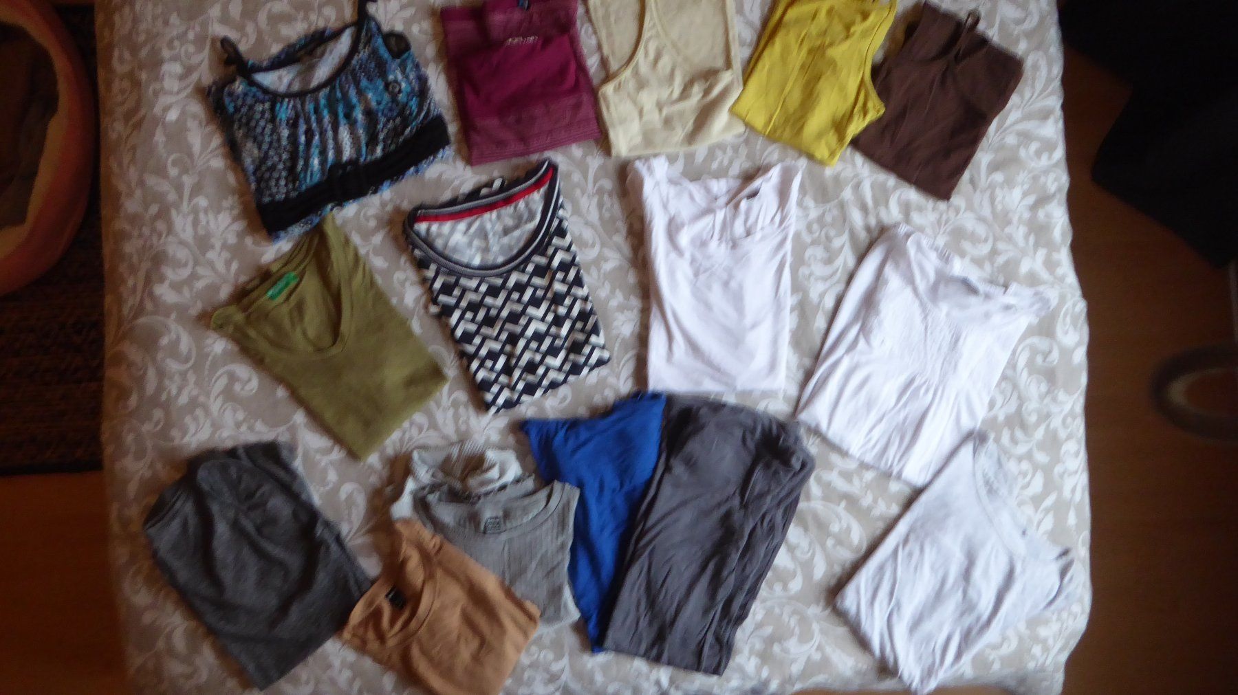 Lotti di vestiti: 16 Tshirt Top s Gr M – Usato da Sargans venduto da Benziner 6
