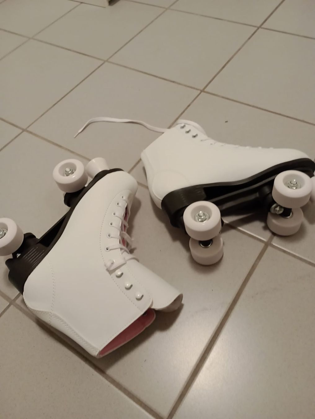 Pattini in linea & Pattini a rotelle: Rollschuhe weiss Grösse 40 – Usato da Wädenswil venduto da Mirm1.0 1