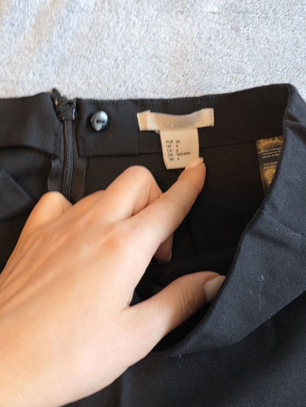 H&M Gonne: Schwarzer H&M Bleistiftrock, Grösse 36, zeitlos elegant – Nuovo e nell'imballaggio originale da St Gallen venduto da vir_5kgt 1