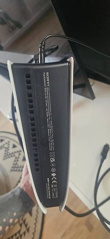 Sony Konsolen: PlayStation 5 Slim Digital Edition mit 2 Controllern – Gebraucht aus Luzern von cedimarugg 2