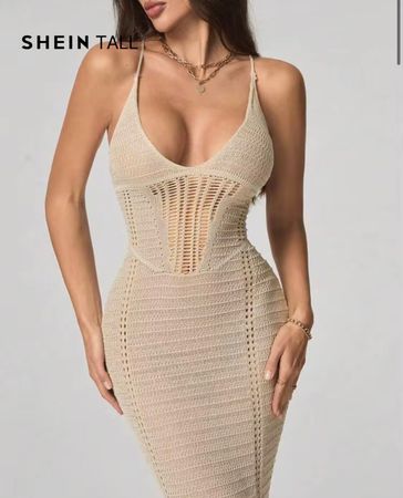 Elegantes Kleid mit tiefem V-Ausschnitt, Strickoptik