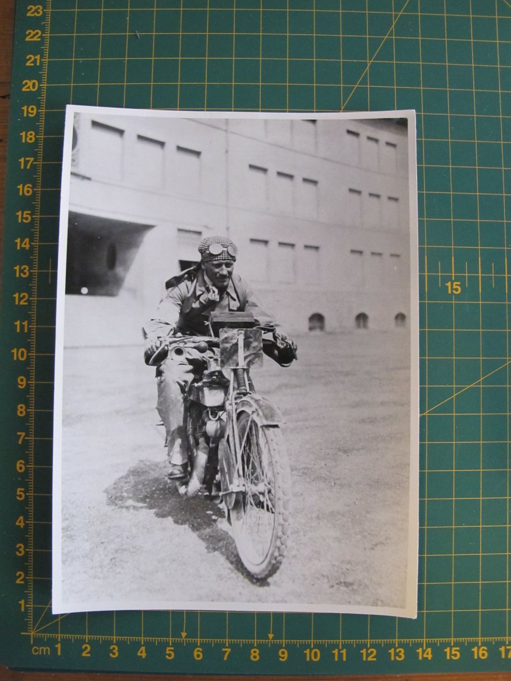 Poster & Bilder: Photographie d'une moto de course – Gebraucht aus Arnex sur Orbe von Caturix