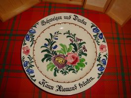 Teller mit Spruch: Schweigen und Denken, Handbemalt.