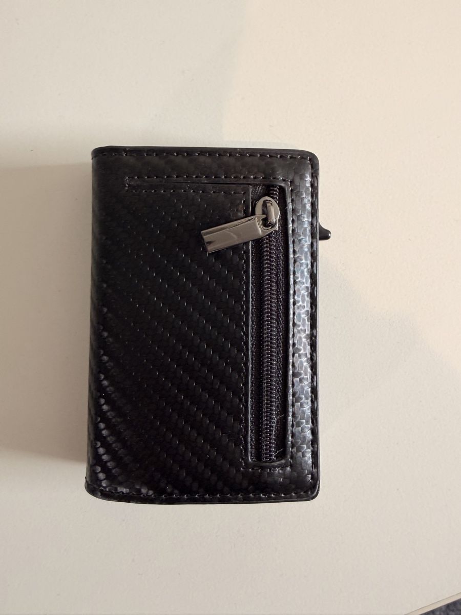 Portafogli: Sleek Black Wallet – Nuovo (secondo la descrizione) da Witterswil venduto da J2025_28
