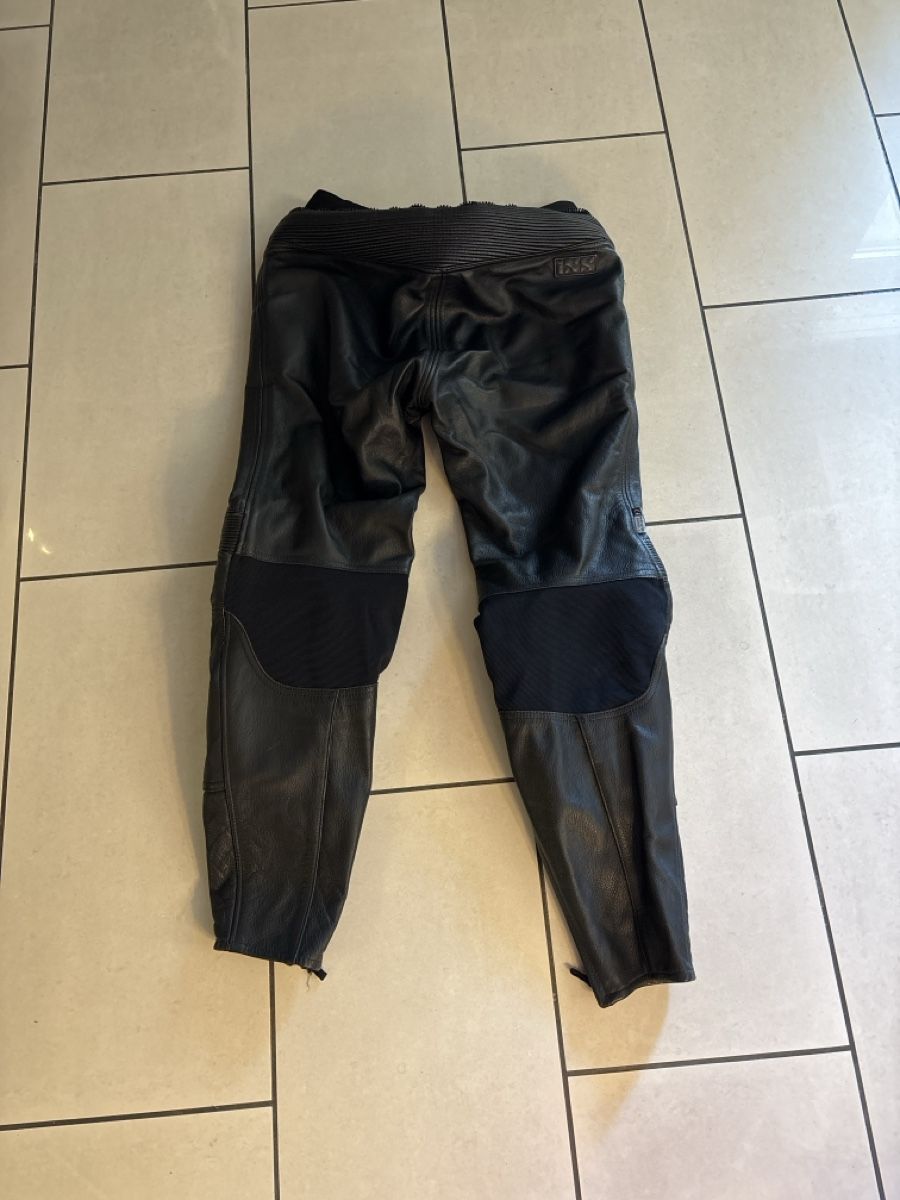 IXS Pantaloni: iXS Motorrad Lederhose Gr. 56 – Usato da Deitingen venduto da Himhip 1