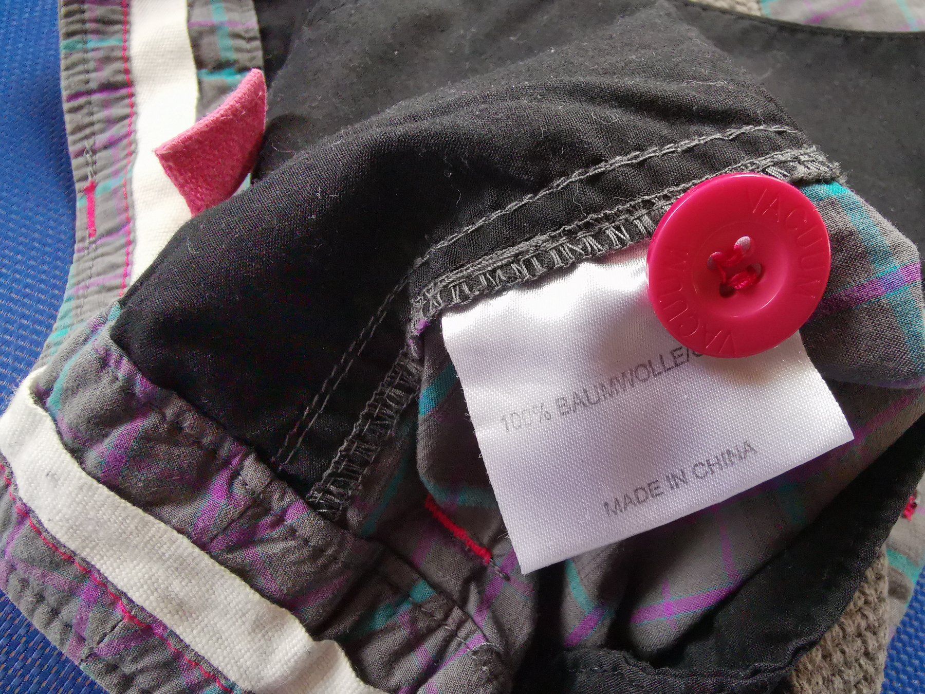 Pantaloni: VACUUM Stoffshorts Grösse 36 – Usato da Münsingen venduto da Nik_und_Kat 3