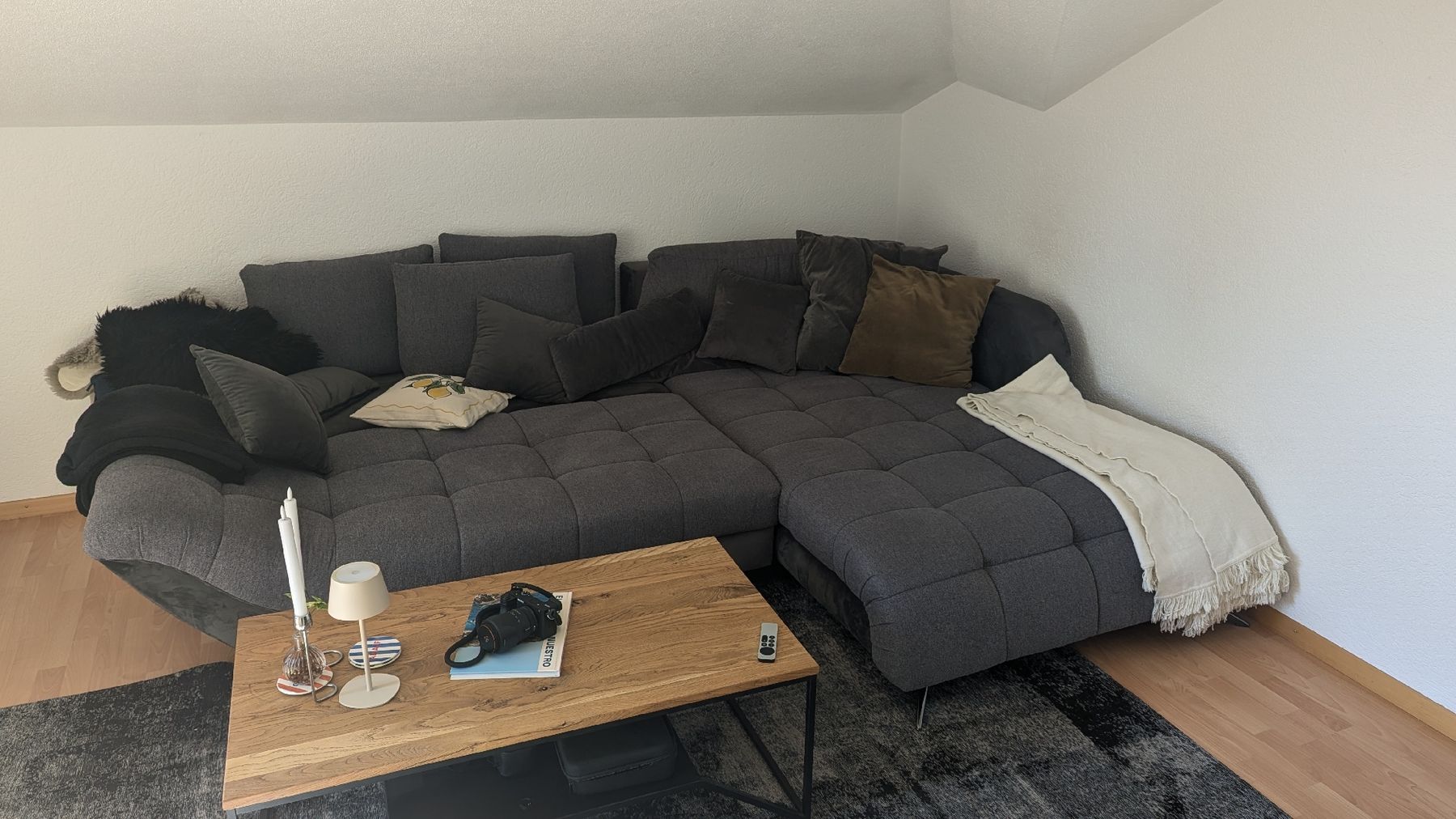 Sofas: Sehr gepflegtes Ecksofa / Bettsofa in Grau – Gebraucht aus St.Gallen von reLapseOne