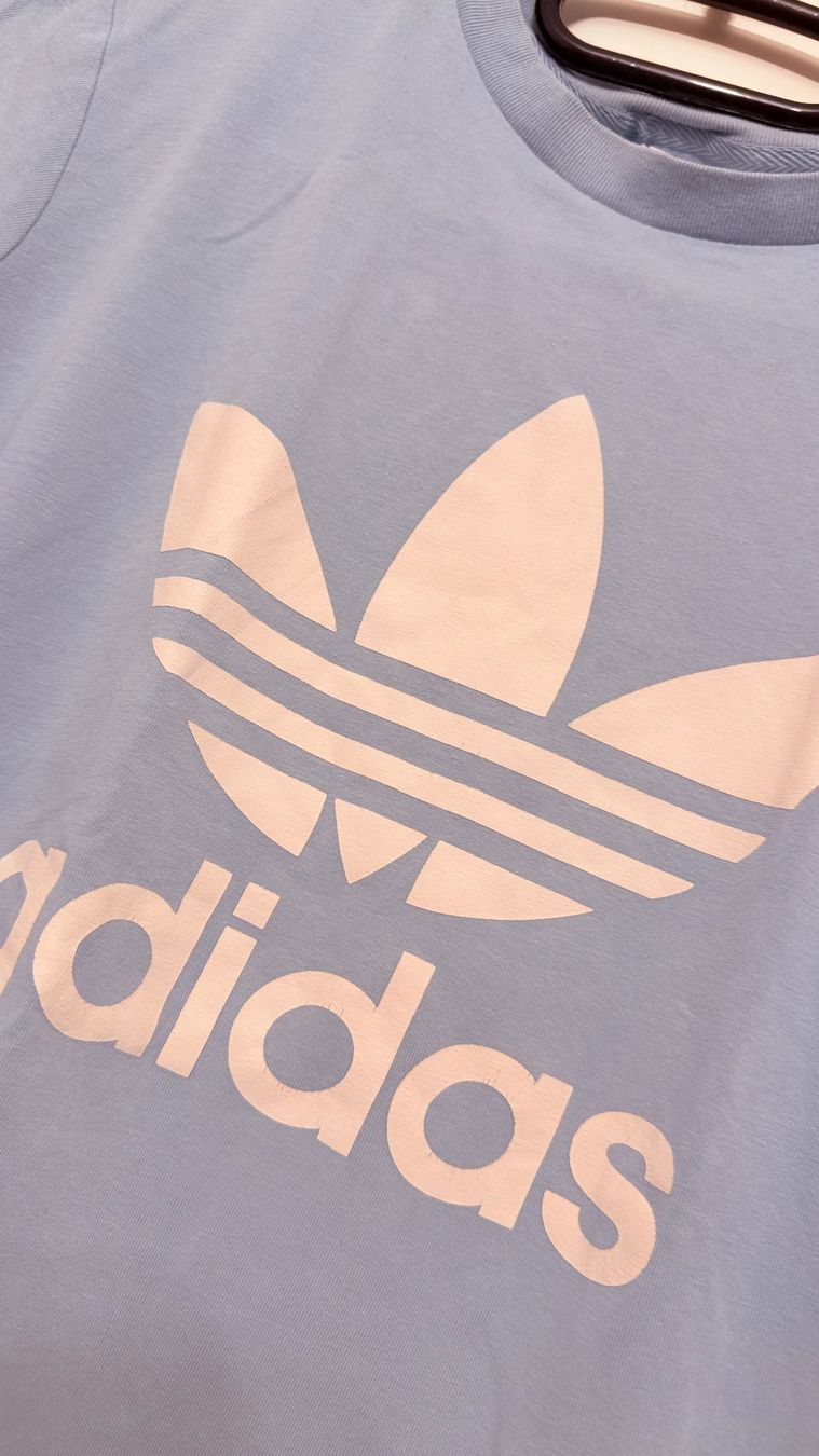 Adidas T-shirt: • Adidas T-Shirt • – Usato da Basel venduto da mendoza13 1