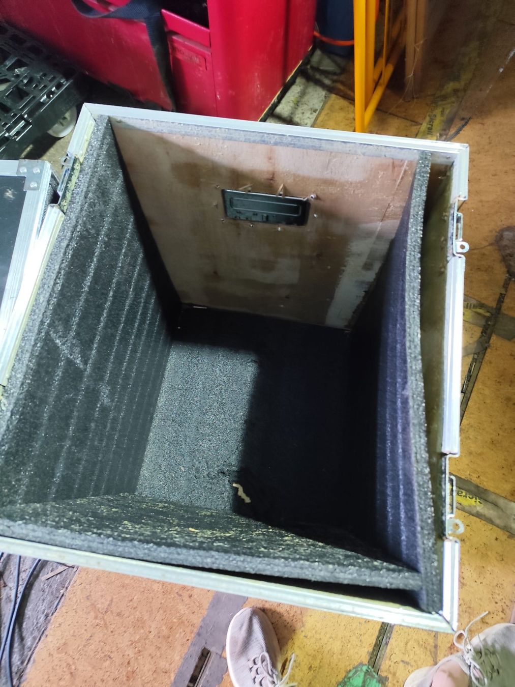 Reisekoffer: versch. Flightcase Schwarz Aluminium gebrauchter Zustand – Gebraucht aus Zullwil von imh_lq9s 6
