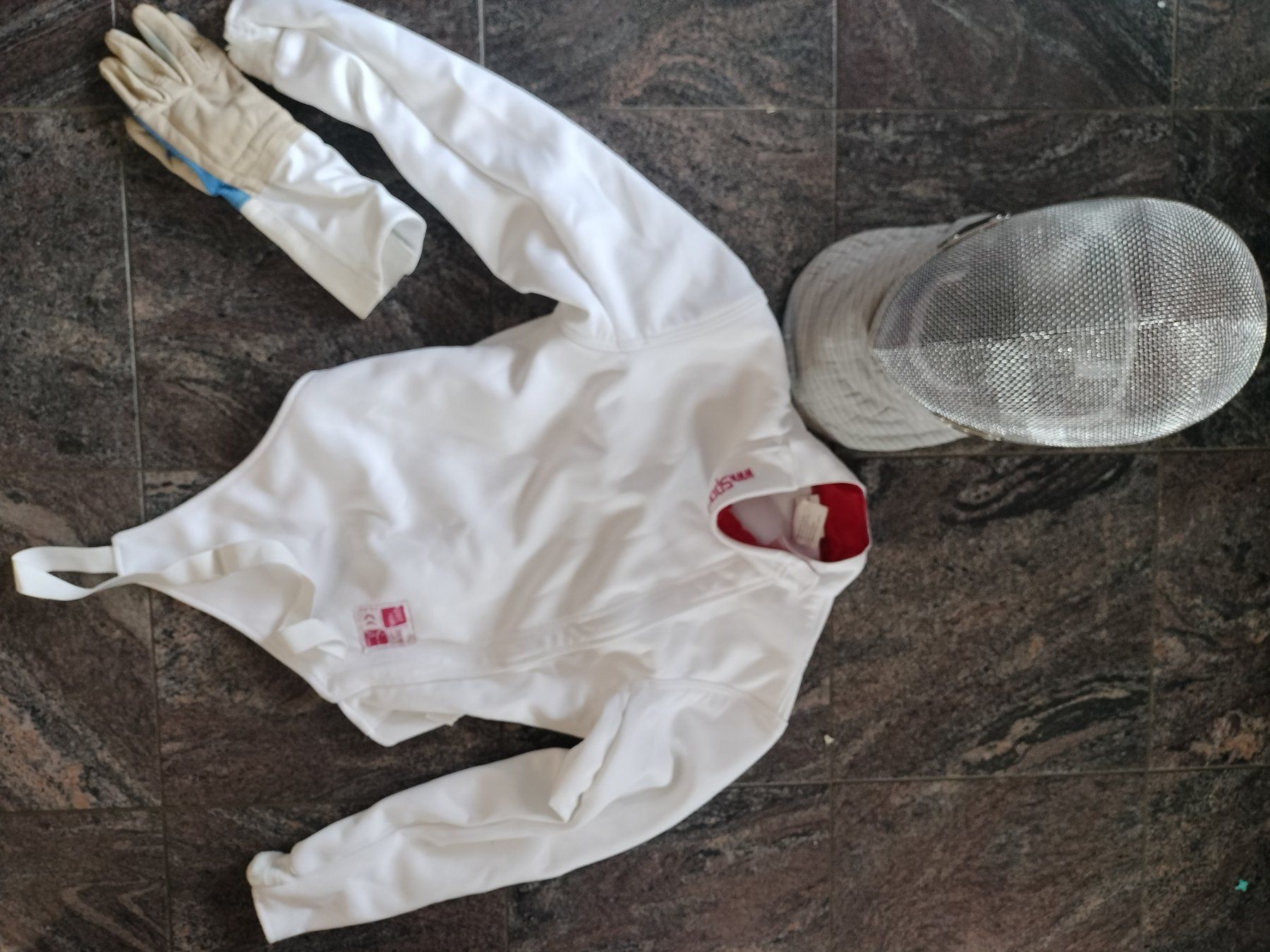 Lotti di vestiti: Équipement escrime – Usato da Vérossaz venduto da cel_qy76