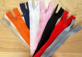 Reissverschlüsse   8 Stk 35 cm  (30)   nahtverdeckt!!!  TOP