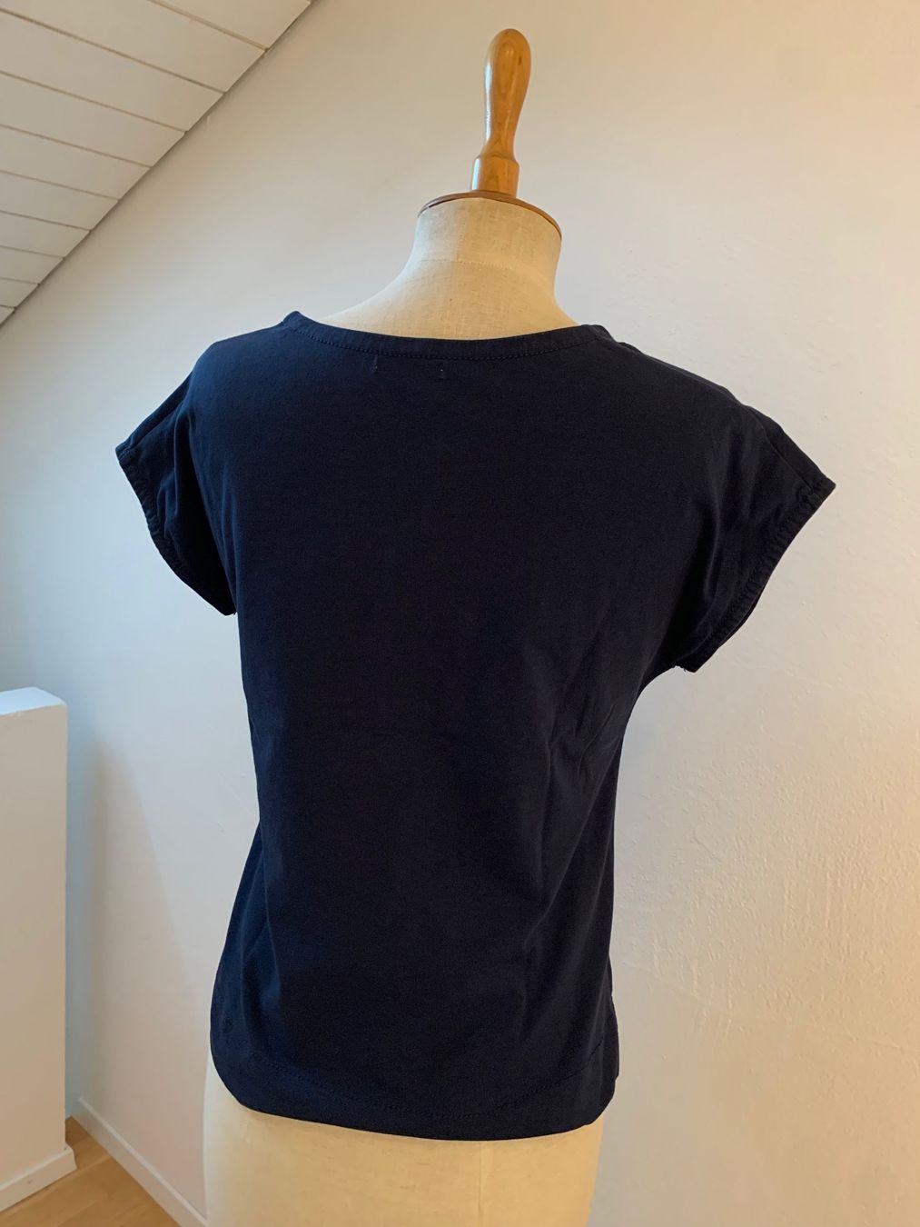 Globus T-shirt: Dunkelblaues Globus T-Shirt Gr. M – Usato da Ennetbaden venduto da usemiste 1