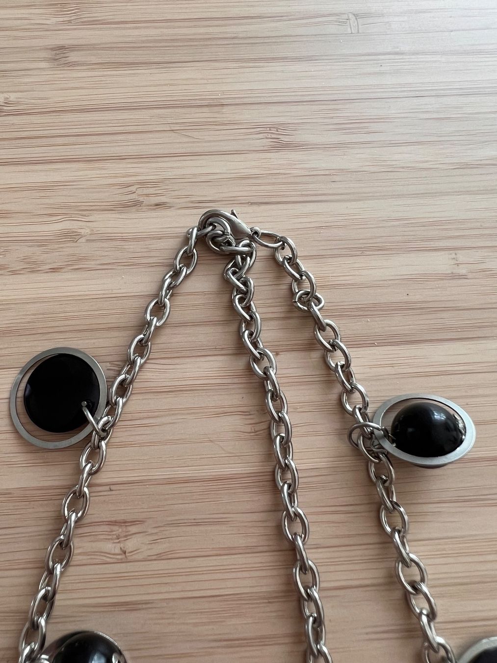 Catenine: Black pendant long necklace – Usato da Genève venduto da Ballpencase 3