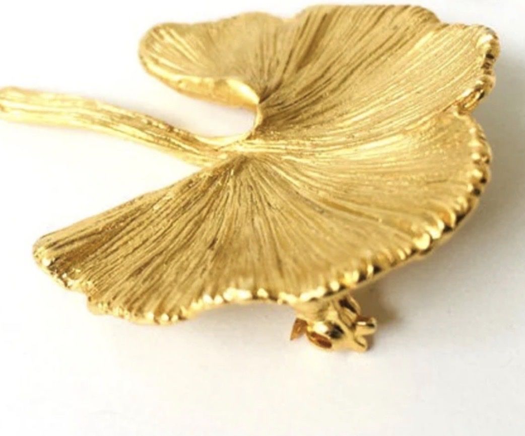 Spille & Fermagli: Broche feuille de ginkgo en plaqué or Mathieu Nancy – Nuovo (secondo la descrizione) da Genève venduto da ati_tj8f 6