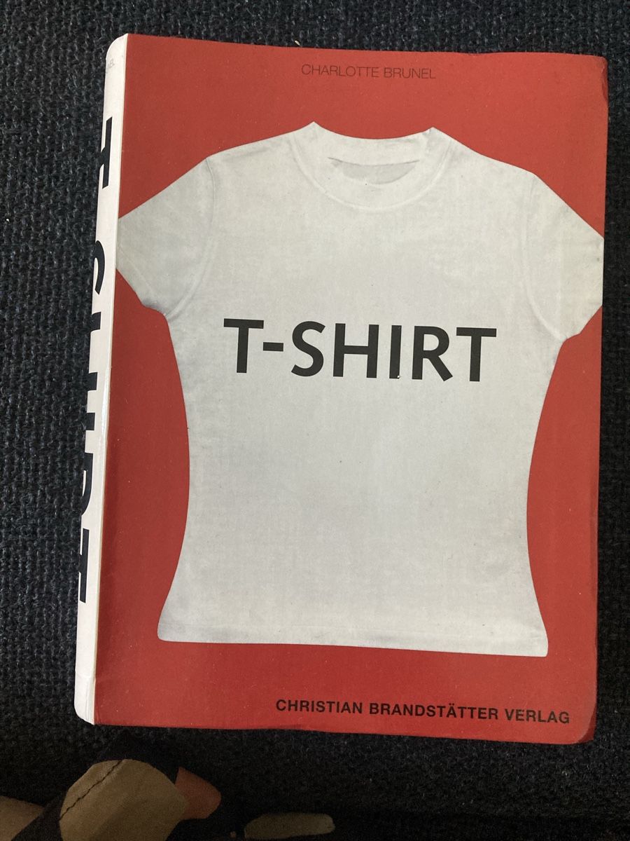 Bücher: Die Geschichte des T-Shirts – Gebraucht aus Frenkendorf von helping5