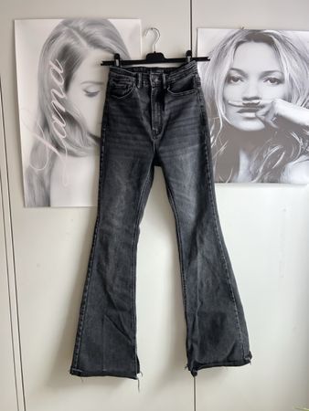 Stradivarius Stretchy Black Denim Flared Jeans Gr.36