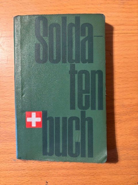 Bücher: Schweizer Soldatenbuch – Gebraucht aus Seon von retep012