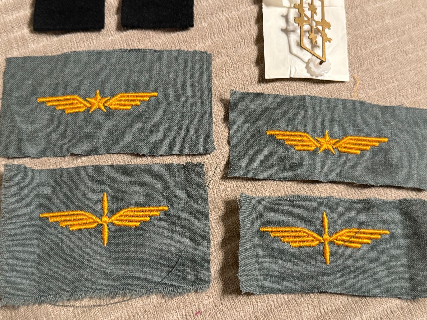 Armée suisse Plaquettes & Badges: Lot Abzeichen der Schweizer Luftwaffe – D'occasion à Brütten par Hst1 2