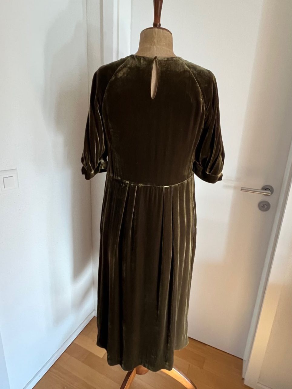 Vestiti: TOAST Kleid Samtkleid – Usato da Luzern venduto da Aleoschli 1