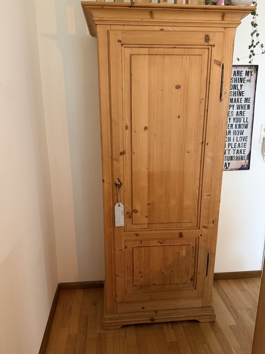 Armadi: Schrank Tanne Holz – Nuovo (secondo la descrizione) da Birsfelden venduto da Haex