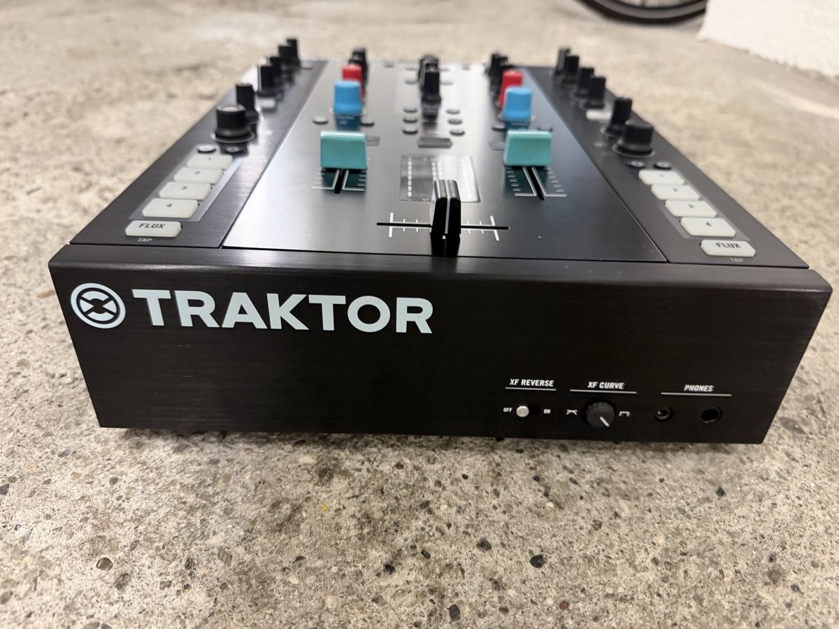 Native Instruments Console di mixaggio: Native Instruments Traktor Kontrol Z2 DJ Mixer – Usato da Zürich venduto da philipp_buehler 3