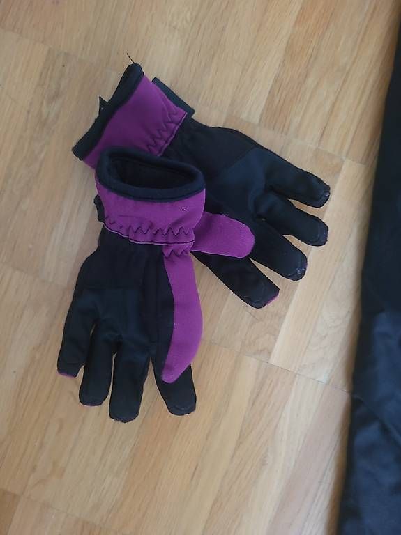 Pantaloni: Skihose mit Handschuhe Gr134 – Usato da Oberaach venduto da Svea11 2
