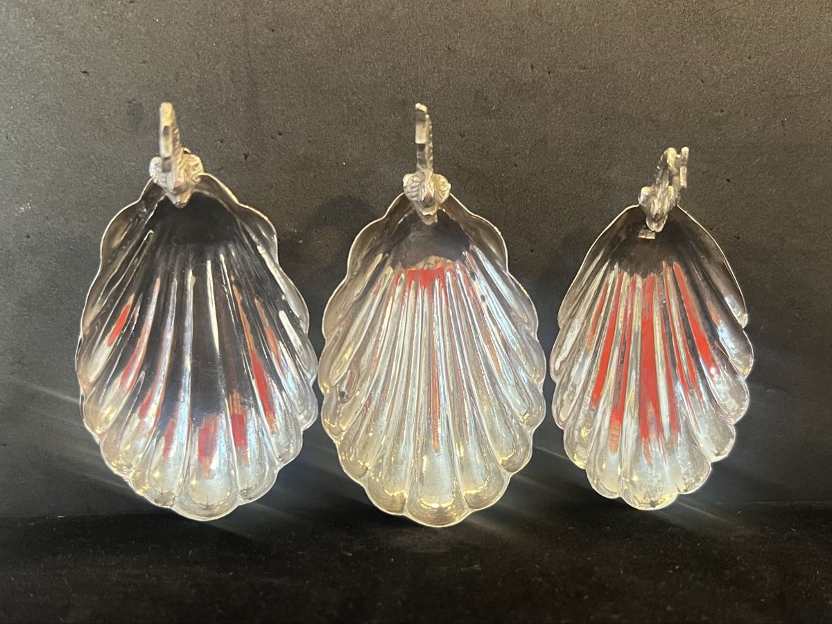 Tutte le decorazioni: 3 coupelles forme coquille Saint-Jacques anse poisson argent – Usato da Genève venduto da DELIRBEADS 2