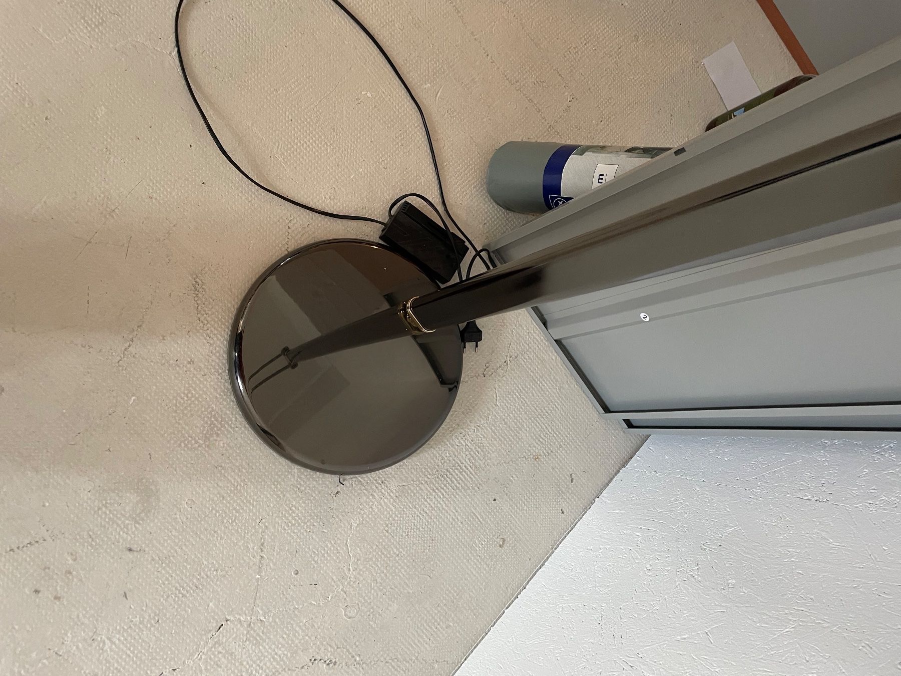 Lampade: Lampadaire arc moderne, design élégant, années 90. – Usato da Pully venduto da Mazette 5