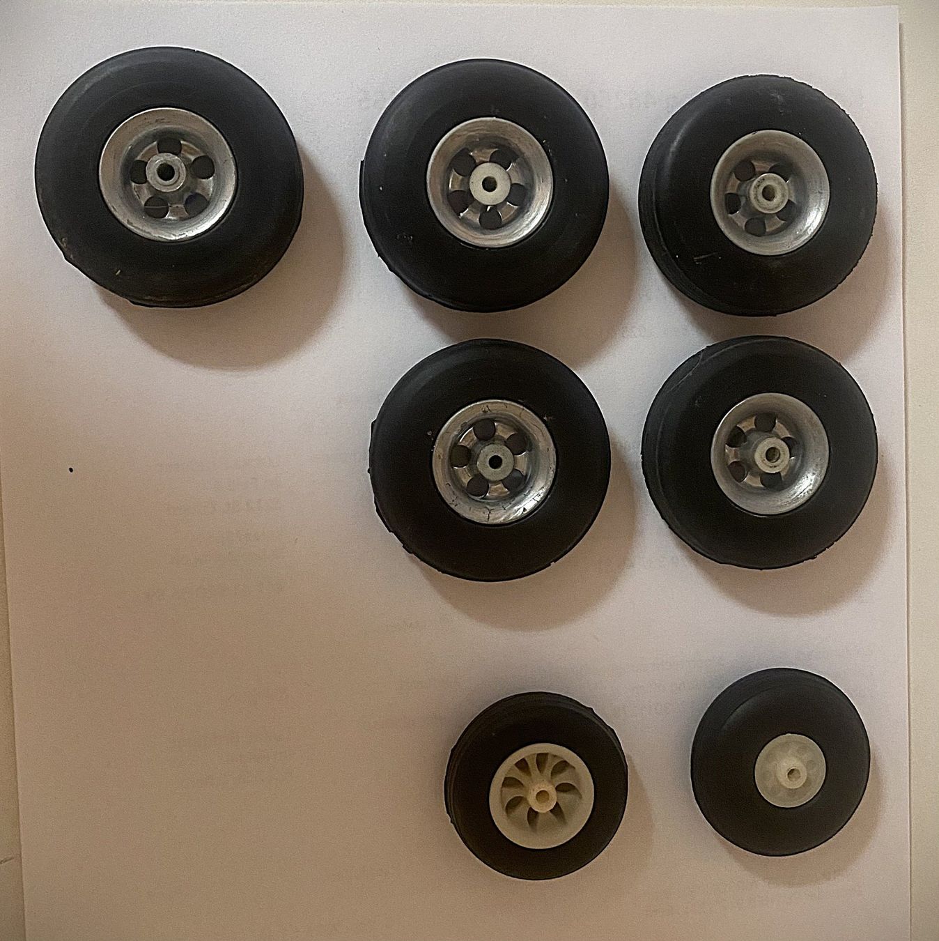 Modellismo RC: 7x  Diverse Räder RC Flugzeuge – Usato da Adliswil venduto da RC16