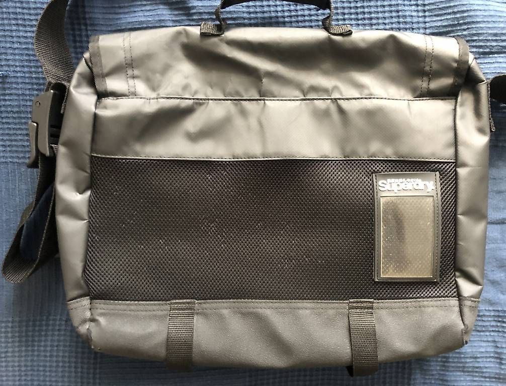 Superdry Borse: Superdry Umhängetasche – Usato da Ittigen venduto da Ganjaiii 1